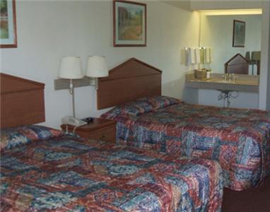 Scottish Inn And Suites Stafford Room photo